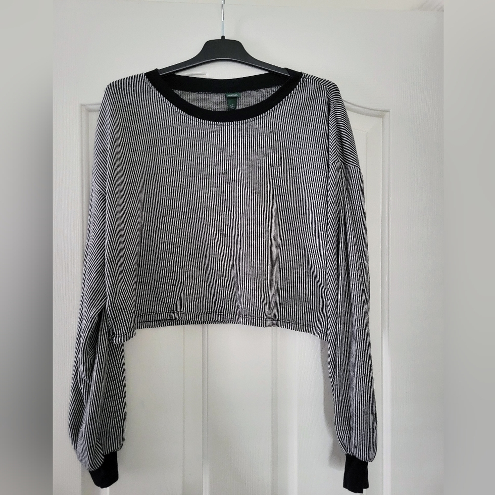 Wild Fable Women's Black and White Striped Long Balloon Sleeve Crop-top